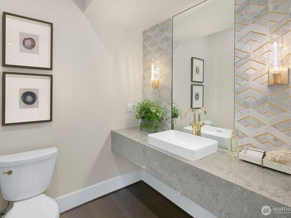 10906 SE 28th Street, Bellevue WA 98004
