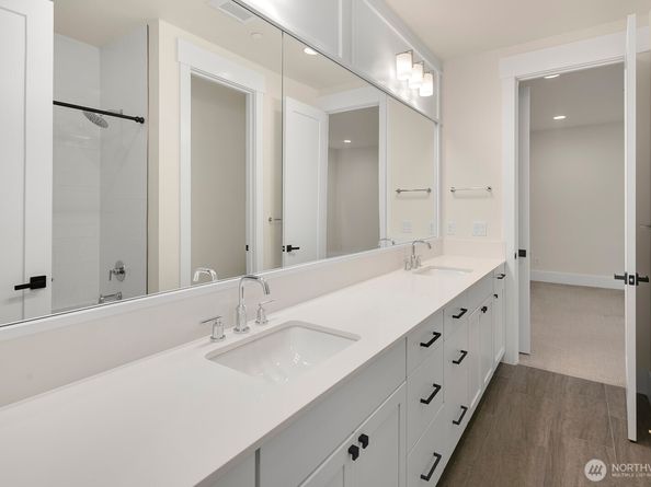10906 SE 28th Street, Bellevue WA 98004