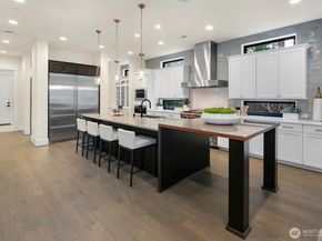 10906 SE 28th Street, Bellevue WA 98004