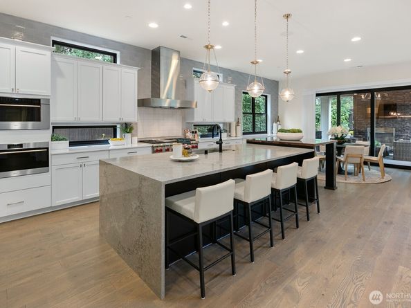 10906 SE 28th Street, Bellevue WA 98004