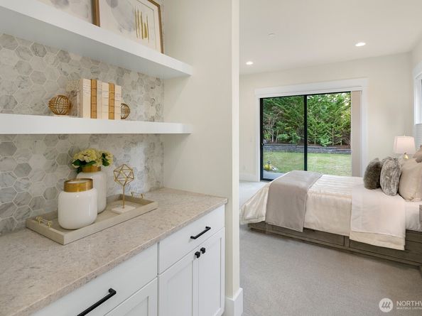 10906 SE 28th Street, Bellevue WA 98004