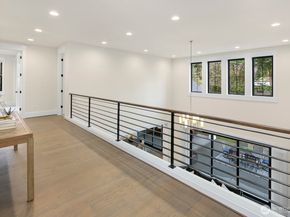 10906 SE 28th Street, Bellevue WA 98004