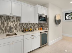 10906 SE 28th Street, Bellevue WA 98004