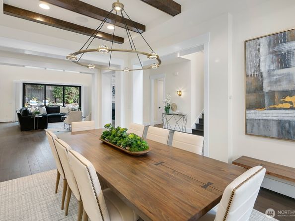 10906 SE 28th Street, Bellevue WA 98004