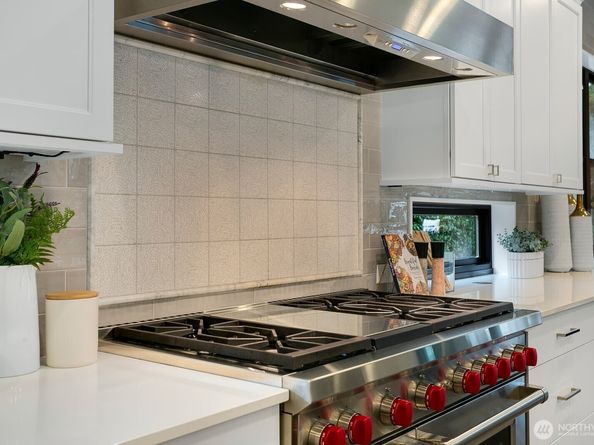 10906 SE 28th Street, Bellevue WA 98004