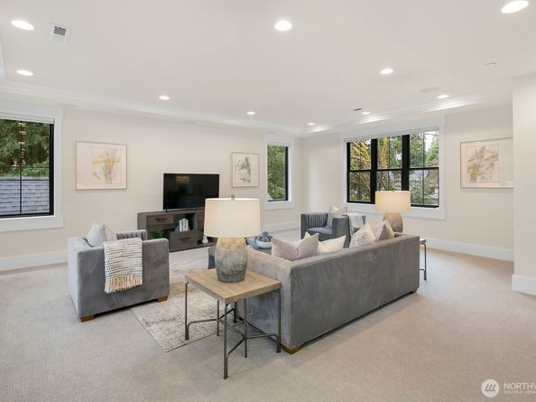 10906 SE 28th Street, Bellevue WA 98004