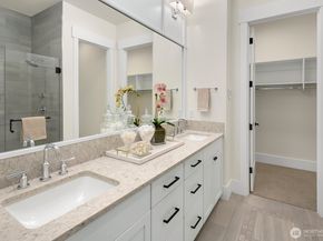 10906 SE 28th Street, Bellevue WA 98004