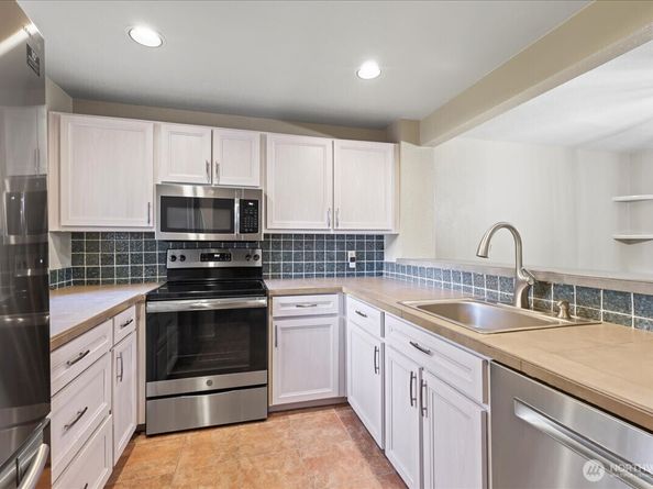 15600 116th Avenue NE A2, Bothell WA 98011