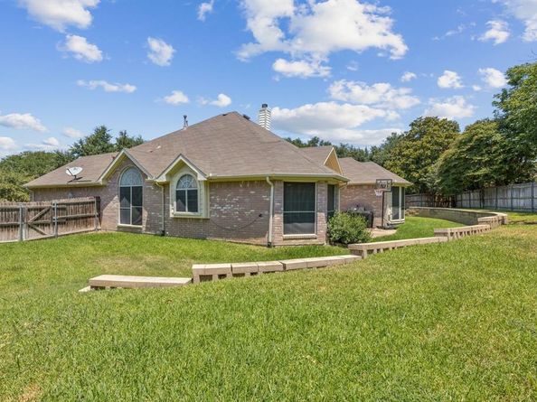 5437  Yellowstone Trail , Fort Worth Texas 76137