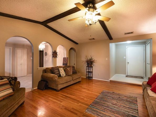 1315  Aldenwood Drive , Dallas Texas 75232