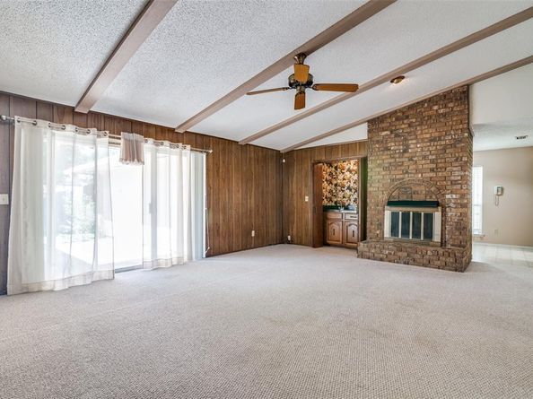 406  Los Santos Drive , Garland Texas 75043