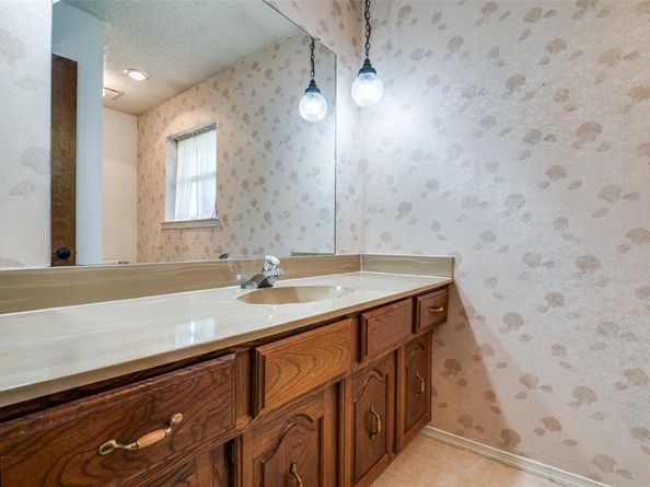 406  Los Santos Drive , Garland Texas 75043