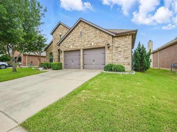 1616  Nightingale Drive , Aubrey Texas 76227
