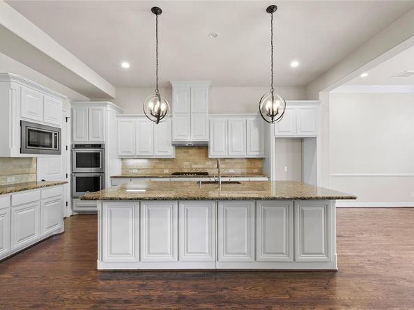 10933  Falling Leaf Trail , Flower Mound Texas 76226