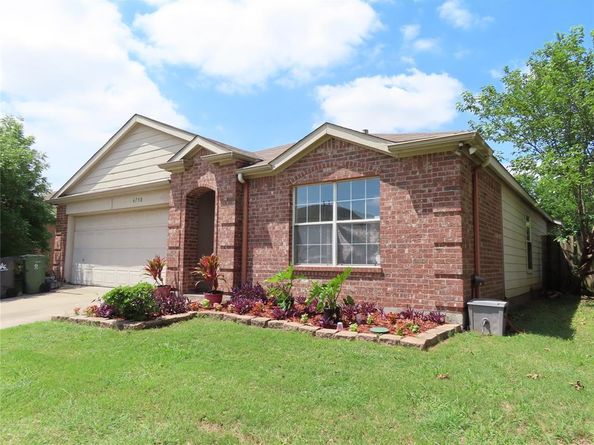 6758  Ambercrest Drive , Arlington Texas 76002