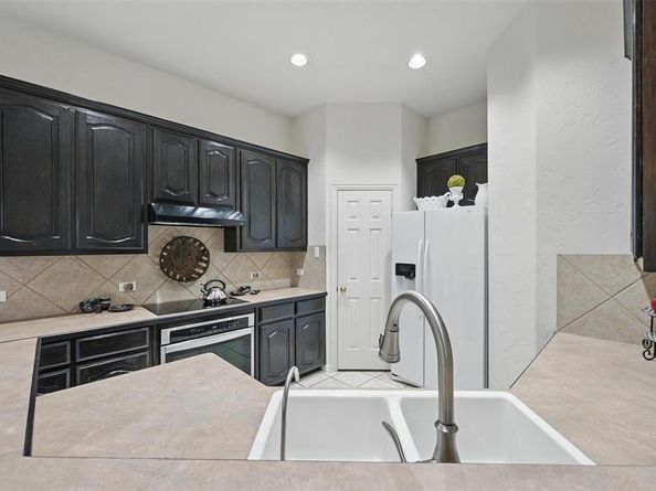 1190  Bonham Parkway , Lantana Texas 76226