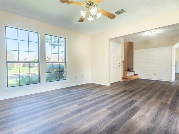 1713  Creek Valley Road , Mesquite Texas 75181