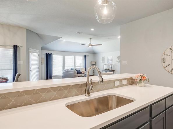 6829  Canyon Rock  , Benbrook Texas 76126