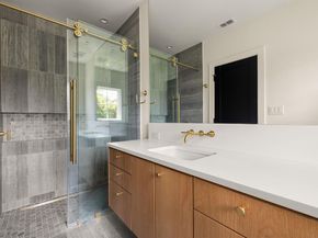 3939  Hawthorne   103, Dallas Texas 75219