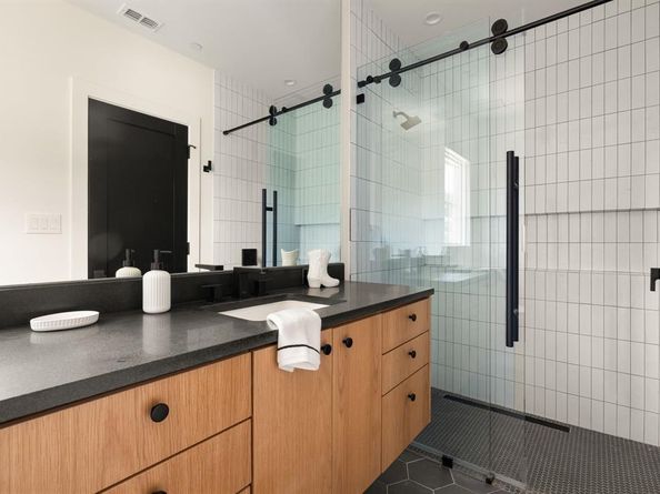 3939  Hawthorne   103, Dallas Texas 75219