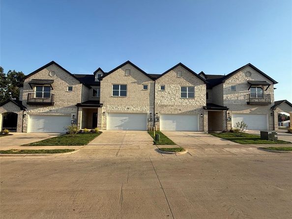 126  Homes Drive , Grand Prairie Texas 75050
