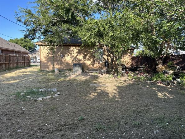 2901  Chestnut Avenue , Fort Worth Texas 76106