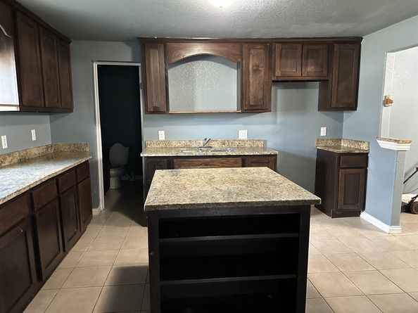 2901  Chestnut Avenue , Fort Worth Texas 76106