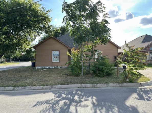 2901  Chestnut Avenue , Fort Worth Texas 76106