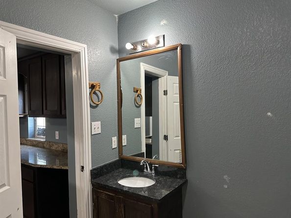 2901  Chestnut Avenue , Fort Worth Texas 76106