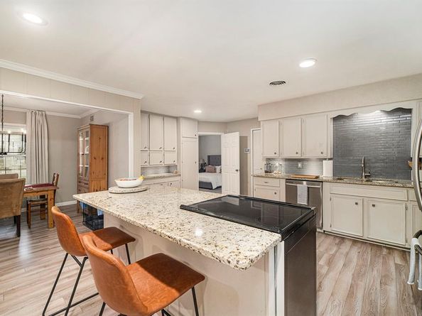 1717  Weiler Boulevard , Fort Worth Texas 76112