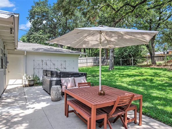 1717  Weiler Boulevard , Fort Worth Texas 76112