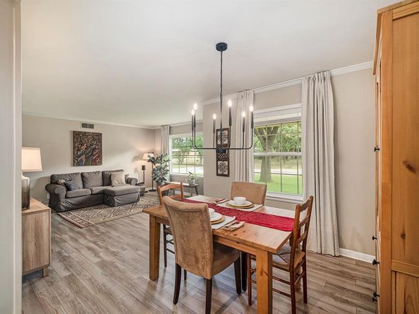 1717  Weiler Boulevard , Fort Worth Texas 76112