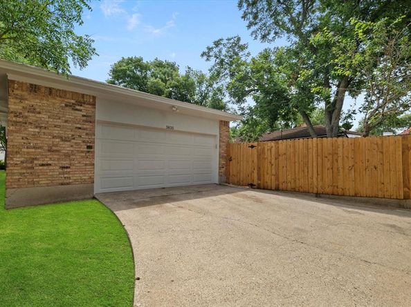 5835  Sunnywood Drive , Dallas Texas 75228