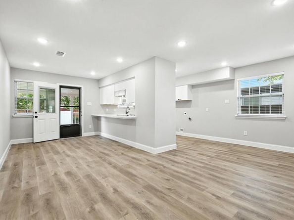 8620  Triton Lane , Dallas Texas 75227