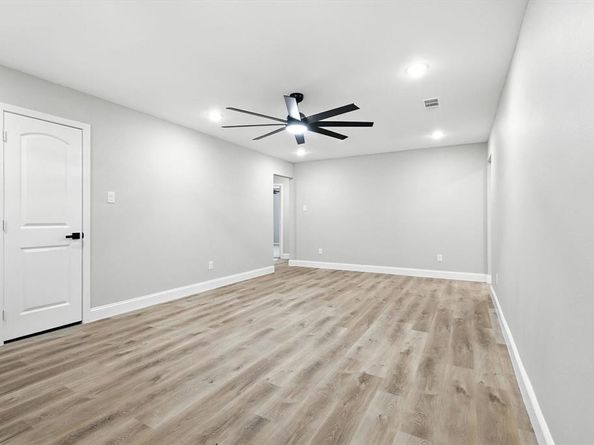 8620  Triton Lane , Dallas Texas 75227