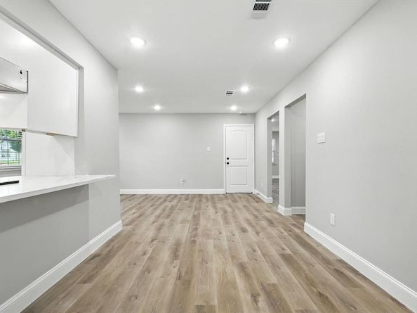 8620  Triton Lane , Dallas Texas 75227
