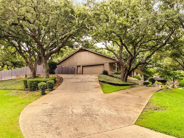 1831  Waterwood Drive , Arlington Texas 76012