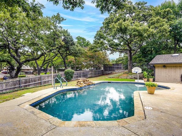 1831  Waterwood Drive , Arlington Texas 76012