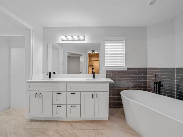 405  Billy Creek Circle , Hurst Texas 76053