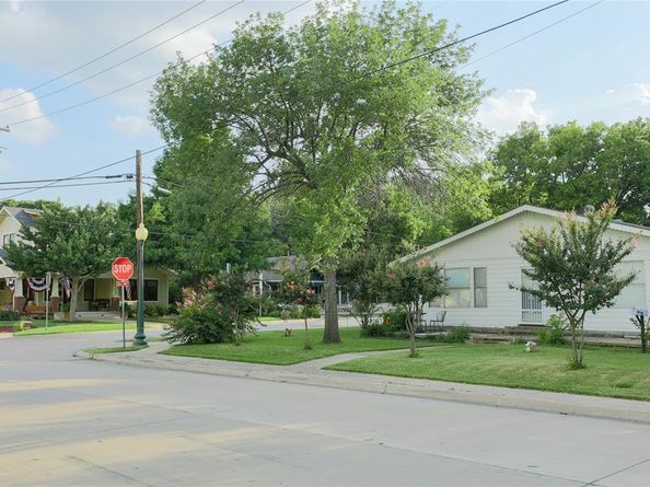 422  Smith Street , Grapevine Texas 76051