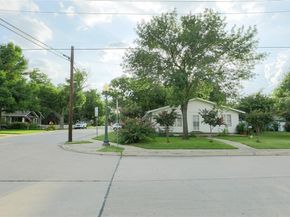 422  Smith Street , Grapevine Texas 76051