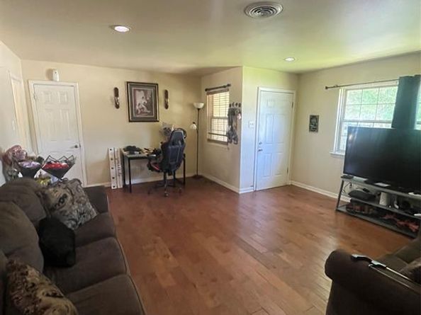 3072  Mark Twain Drive , Farmers Branch Texas 75234