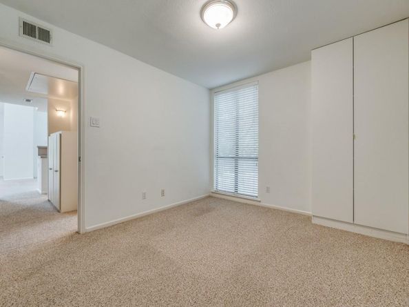 7525  Holly Hill Drive  56, Dallas Texas 75231