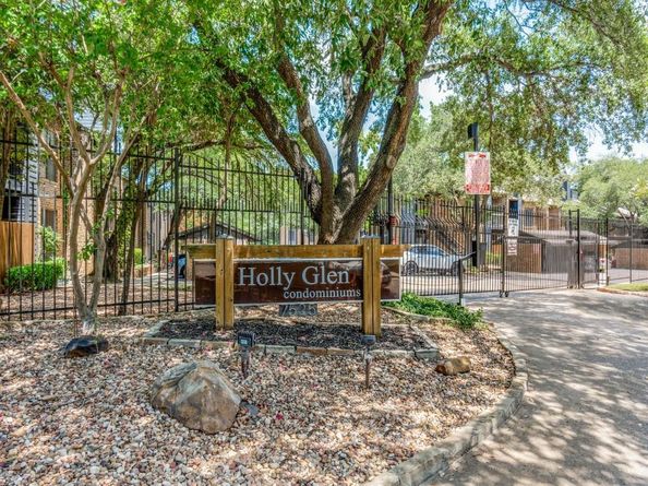 7525  Holly Hill Drive  56, Dallas Texas 75231