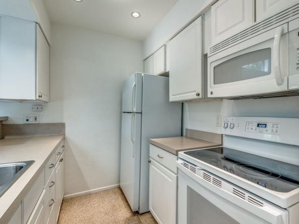 7525  Holly Hill Drive  56, Dallas Texas 75231