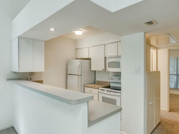 7525  Holly Hill Drive  56, Dallas Texas 75231