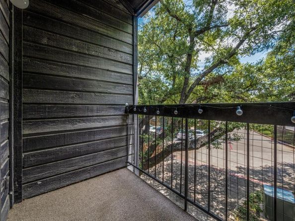7525  Holly Hill Drive  56, Dallas Texas 75231