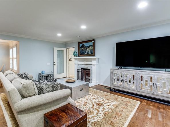 5713 W Amherst Avenue , Dallas Texas 75209