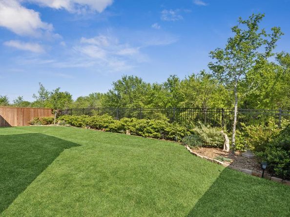 808  Bluestem Drive , Aubrey Texas 76227