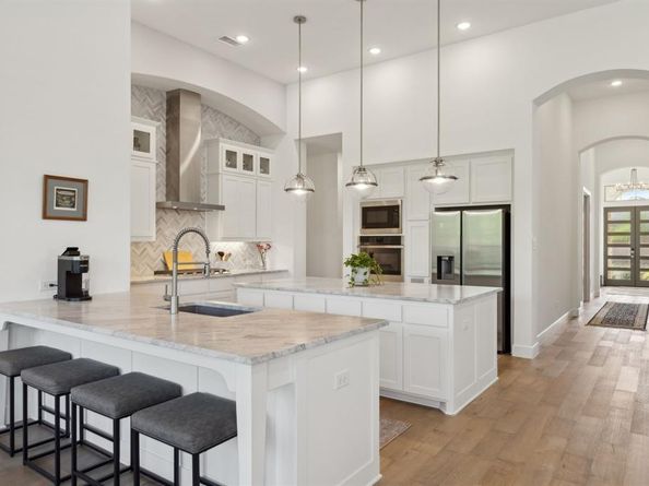 808  Bluestem Drive , Aubrey Texas 76227